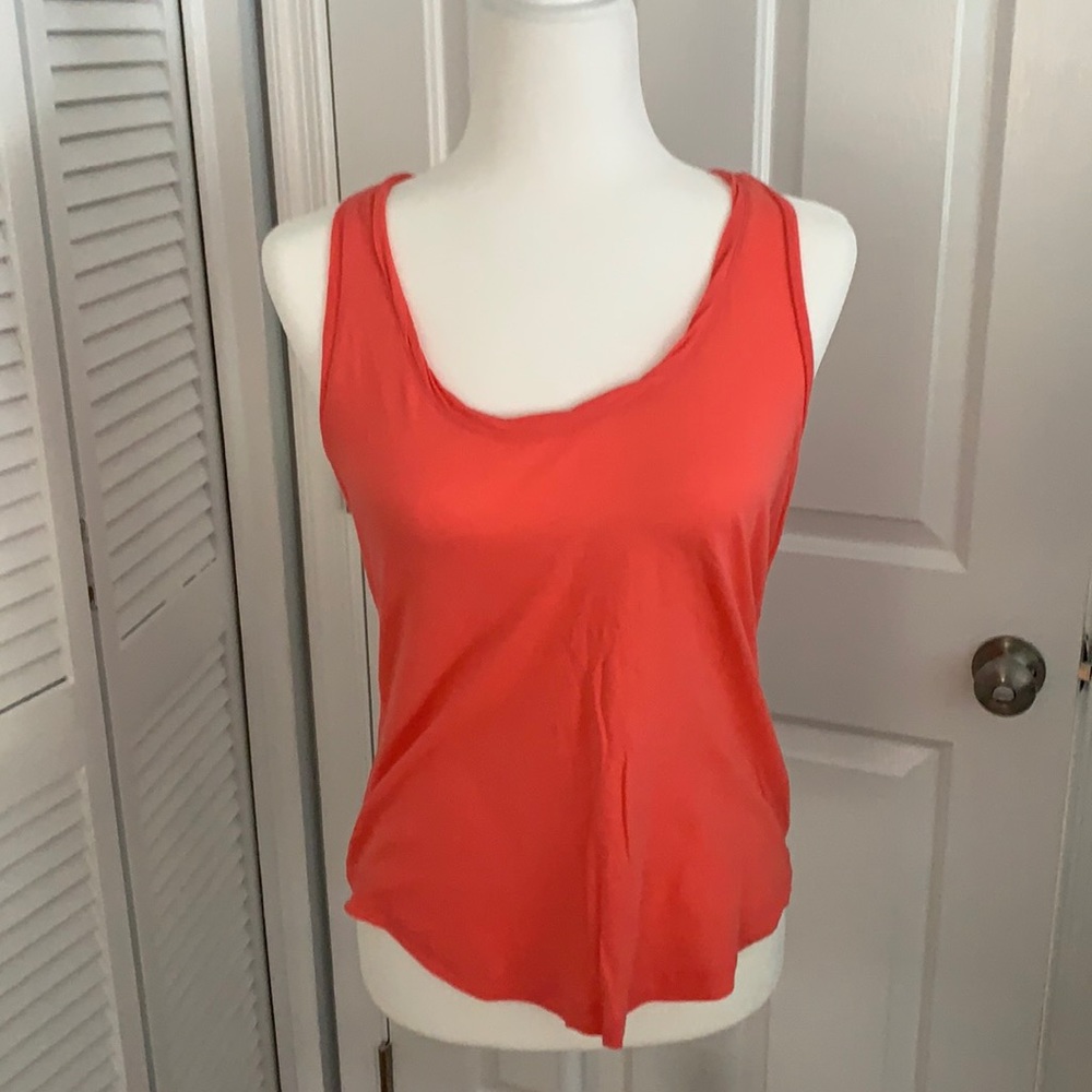 Coral scoop neck tank
